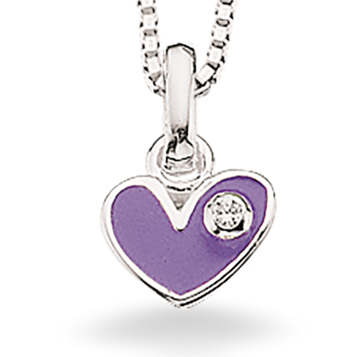 Sød lilla hjertevedhæng med en lille zirkonsten i en sølvhalskæde